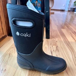 Oaki size 2 youth neoprene boots